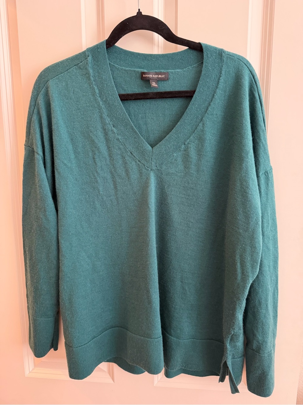 Banana Republic 100% merino wool v neck dark green sweater, size XXL